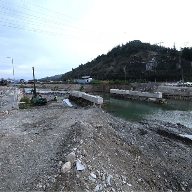 Tokat'ta yıkılan köprü yeniden yapılıyor