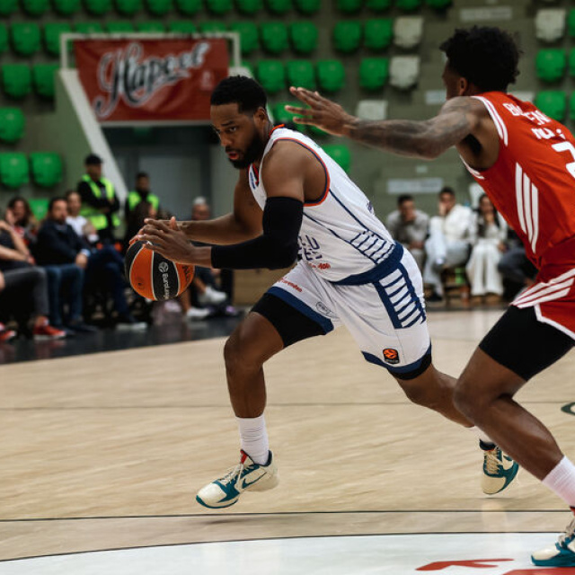 Anadolu Efes, Hapoel'e mağlup!