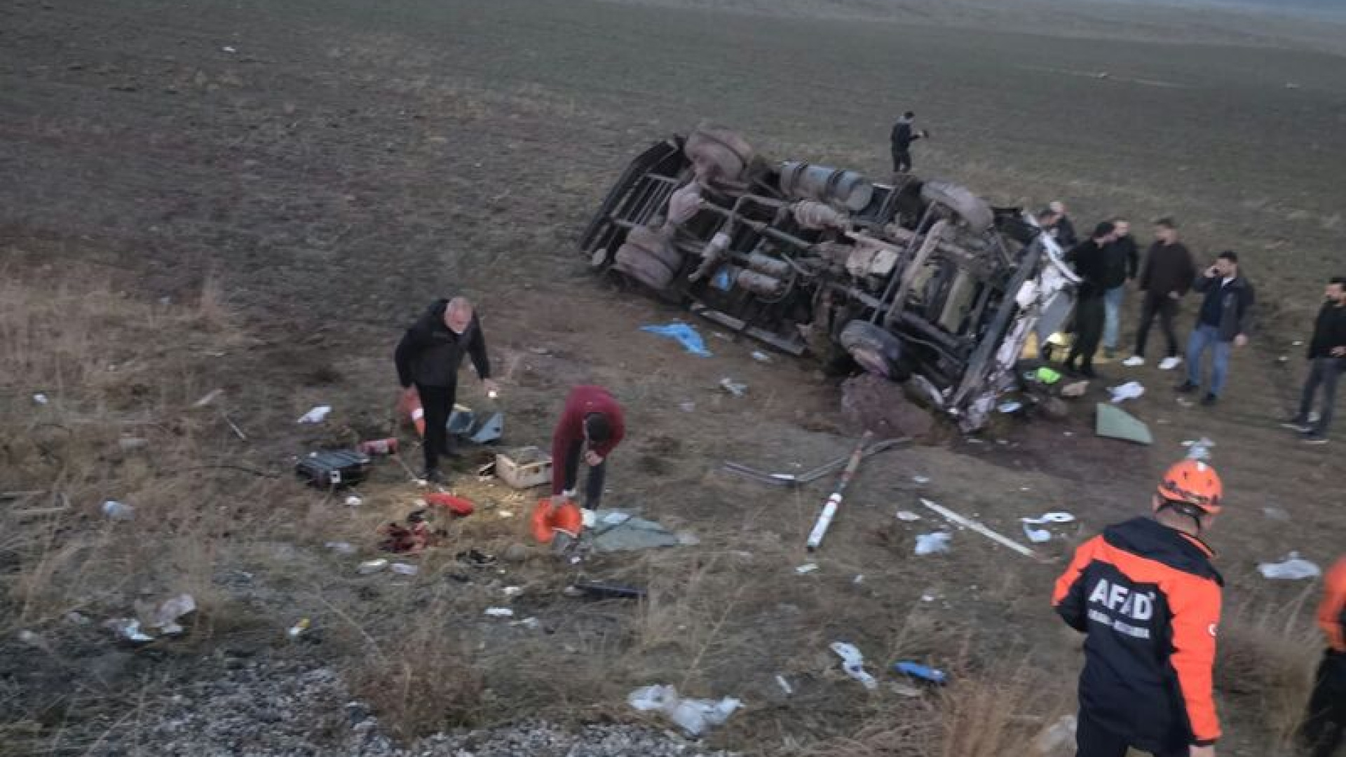 Trafik kazasında polis memuru şehit oldu