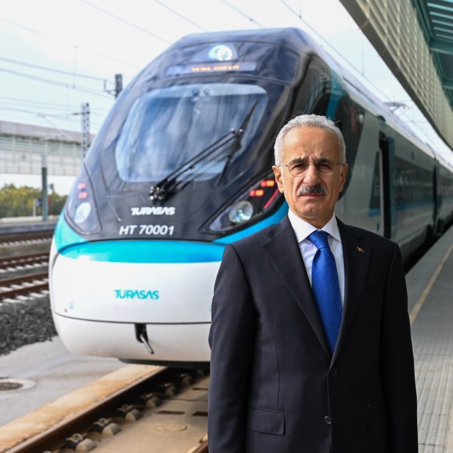 Bakan Uraloğlu Milli Hızlı Treni test etti