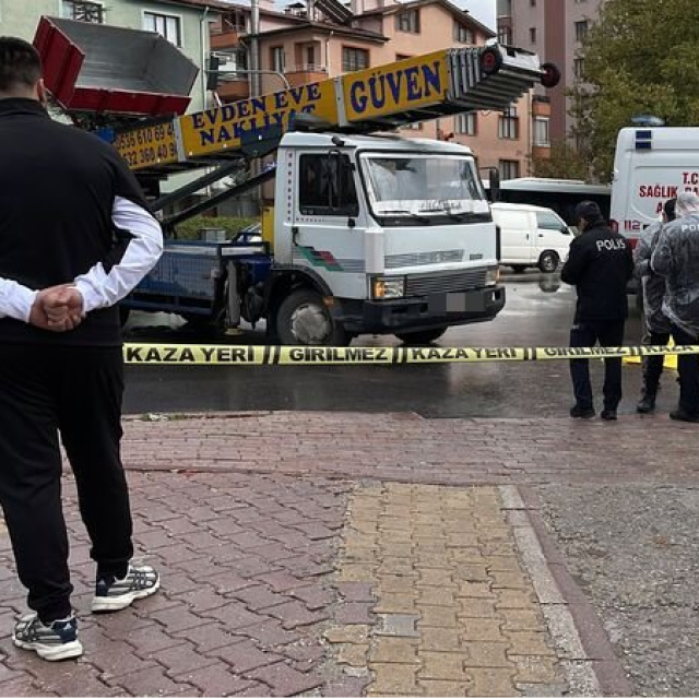 Feci kaza! Kamyon yaşlı kadına çarptı!