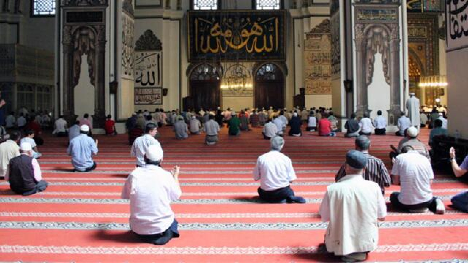 Cuma namazı saat kaçta? haber görseli