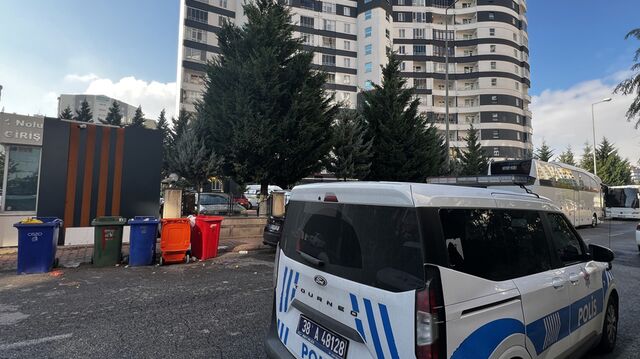 Kavga eden çift birbirini bıçakladı