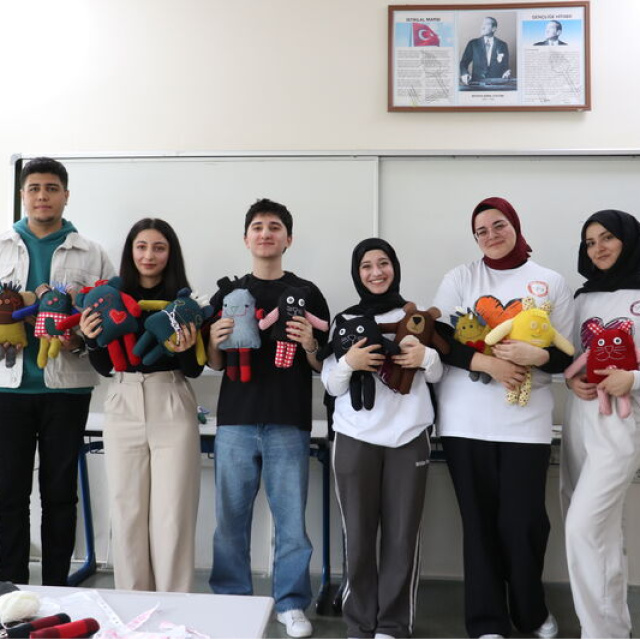 Atıl kıyafetler çocuklar için oyuncağa dönüştü