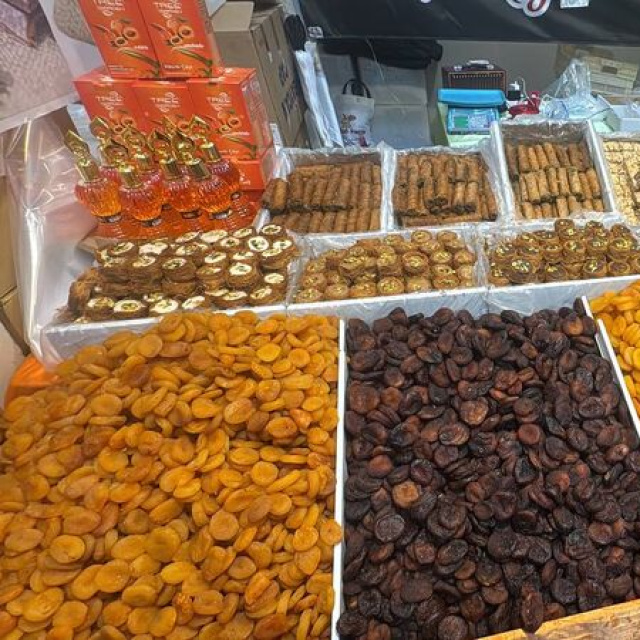 İstanbul'da 44 bin paket kayısı ile 4 ton çiğköfte dağıtıldı