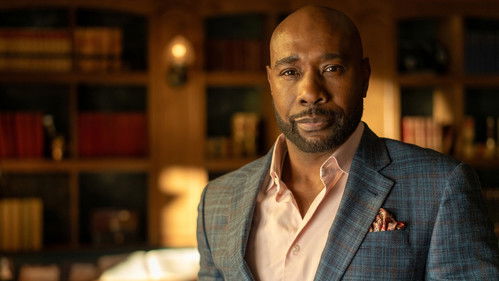 Shannon, Bex'in Micah'ı sevdiğini söylüyor.