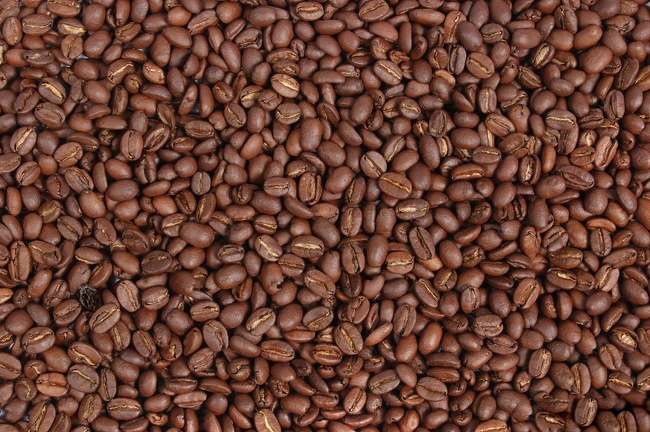 Kahve çekirdeklerinin arasındaki küçük kuru üzümü bulmakta zorlanmayacağını düşünüyoruz. Doğru mu düşünüyoruz?