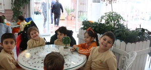 Minik öğrenciler Zahir Cafe'yi ziyaret etti