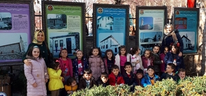 Nezaket Okulu öğrencileri Mehmet Akif'in evini ziyaret etti