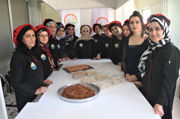 Hepsinin Hayali Kendi Isini Yapmak Elazig Da Acilan Ascilik Kursuna Katilan Kadinlar Kendi Is Yerlerini Acmak Icin Cesit Cesit Yemekler Ogrenerek Ter Dokuyor Kursta Kadinlar Yoresel Yemeklerin Yani Sira Avrupa Mutfagindan Da Yemek