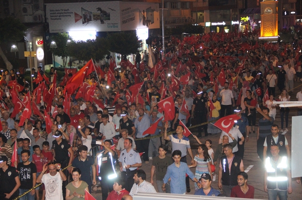 İskenderun da milli birlik yürüyüşüne binlerce vatandaş katıldı