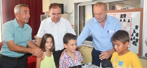 Kaymakam Türköz ve Başkan Atabay’dan miniklere satranç takımı