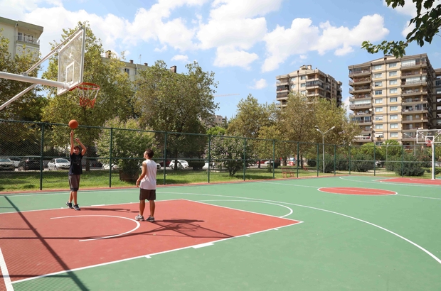 Basketbol Sahasi Ac Tel Orgu