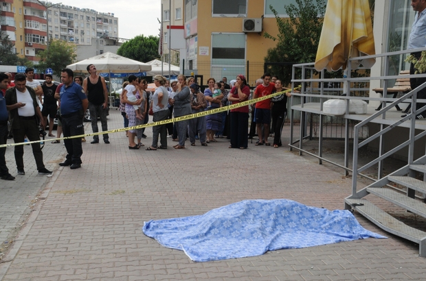 İntihar eden çocukluk arkadaşının acısına dayanamayıp intihar etti adana'da  çocukluk arkadaşının intihar ettiğini öğrenen lise 2. sınıf öğrencisi  "hastayım" diyerek okuldan izin alıp evine giderek 11. kattan atlayarak  intihar etti kız çocuğunun "