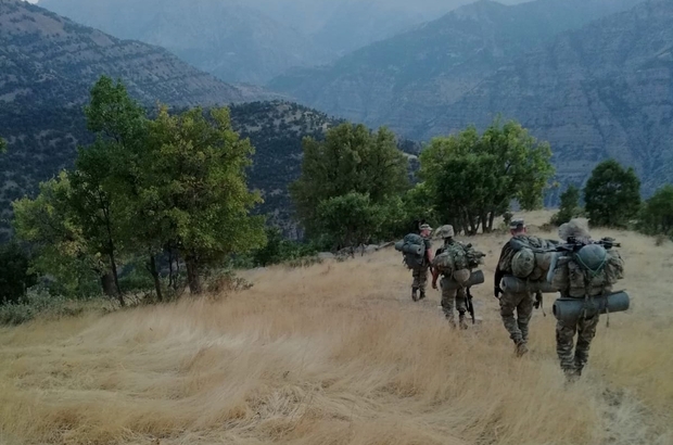 Mehmetcik Gece Gunduz Operasyonlarini Surduruyor Turkiye Irak Sinirinda 3 Bin Rakimli Daglarda Terore Aman Verilmiyor Mehmetcik Teror Orgutu Pkk Nin Kis Yapilanmasina Izin Vermiyor Sirnak Haberleri