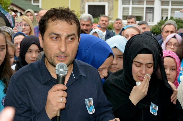 kizi icin miting yapan acili baba