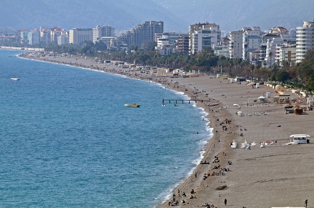 Antalya Dan Turkiye Yi Kiskandiran Goruntuler Yazdan Kalma Havayi Firsat Bilen Vatandaslar Sahillere Akin Edip Denize Girdi Antalya Haberleri