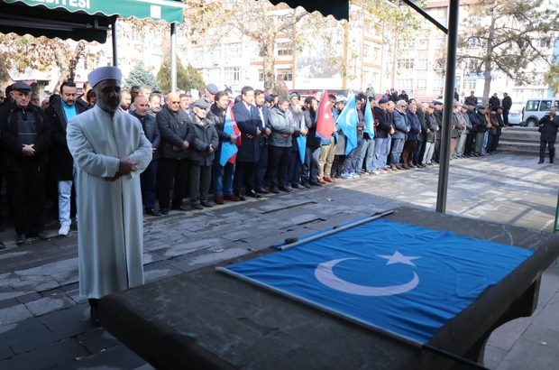 Kerem Abdulveli için gıyabi cenaze namazı kılındı
Doğu Türkistan Milli Meclis Başkanı Seyit Tümtürk:
“Doğu Türkistan bağımsız olana kadar binlerce Abdulveli kendini kurban edecektir”