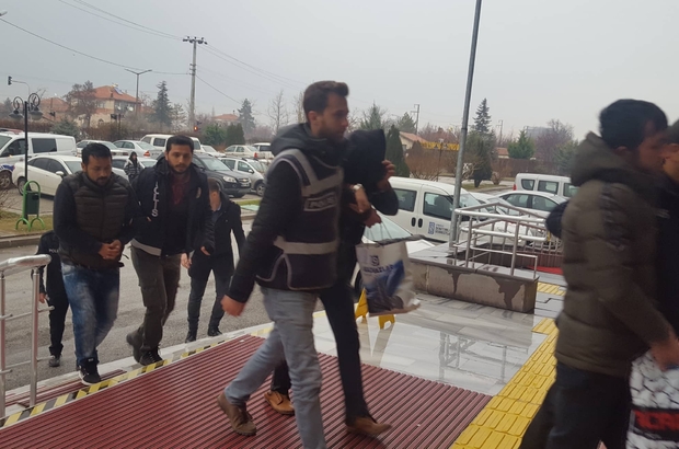 ABD polisi yerli bir adama araçla bilerek çarpıp yoluna devam etti ABD polisi yerli bir adama araçla bilerek çarpıp yoluna devam etti