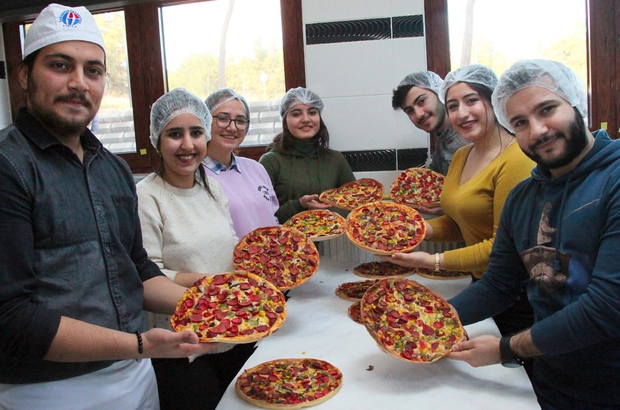Gaün’lü öğrenciler ilkokul öğrencilerine pizza yaptı Gaziantep Haberleri