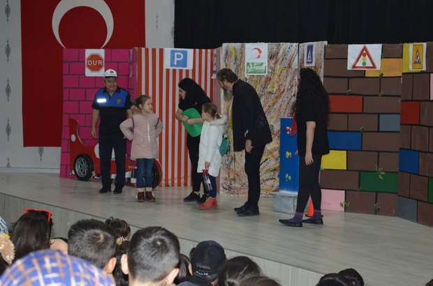 Neşeli Trafik Işıkları – Çocuk Tiyatroları Neşeli Trafik Işıkları – Çocuk Tiyatroları