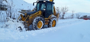 Grup yollarından sonra köy içi yolları da ulaşıma açılıyor