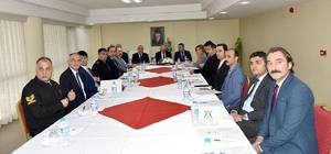 Karaman Haberleri: 70 metre fiber kablo çalan 3 kişi gözaltına alındı Karaman Haberleri: 70 metre fiber kablo çalan 3 kişi gözaltına alındı