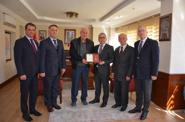 Tsk vakfına bağış yapan hayırsevere madalya verildi Niğde Haberleri
