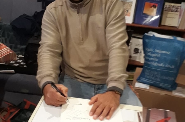 Şair taşkın, kitap gelirini mor çatı kadın sığınma evi’ne bağışladı