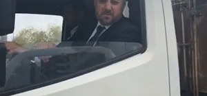 Seçimi kazanan başkanın ilk icraatı çöp toplamak oldu