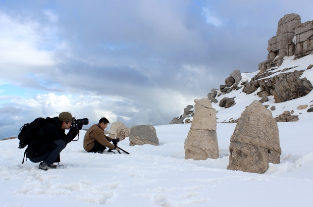 Guney Koreli Fotografci Ve Blogger Lar Adiyaman I Fotografladi Adiyaman Da Tarihi Ve Turistik Yerleri Fotograflayan Korelilere Fahri Cig Kofte Ustasi Belgesi Verildi Adiyaman Haberleri