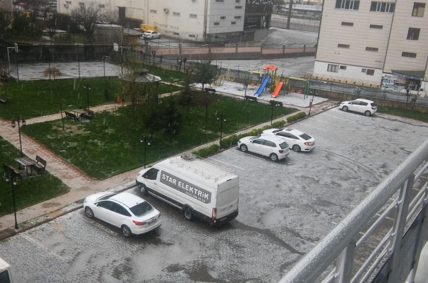 Diyarbakir Da Dolu Yagisi Dolu Yagisi Cevreyi Beyaza Burudu Ceviz Buyuklugundeki Dolu Yagisi Saniye Saniye Cep Telefonuna Kaydedildi Diyarbakir Haberleri