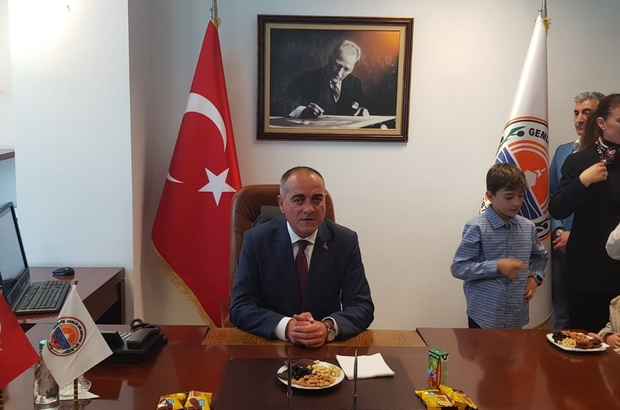 Gemlik Te Baskansiz Devir Teslim Gemlik Belediye Baskani Mehmet Ugur Sertarslan Gemlik Yazi I Sleri Muduru Araciligiyla Devri Yapilacak Bir Kent Degildir Gemlik Kamplastirmadan Otekilestirmeden Uzaklassin Artik Gidin Bize Oy Vermeyen Insanlari