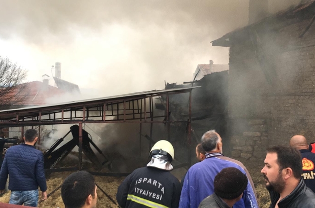 Samanlikta Baslayan Yangin Eve Sicradi Isparta Gonen De Buyuk Yangin I Lce Ve Il Merkezinden Cok Sayida Itfaiye Ekibi Sevk Edildi Isparta Haberleri