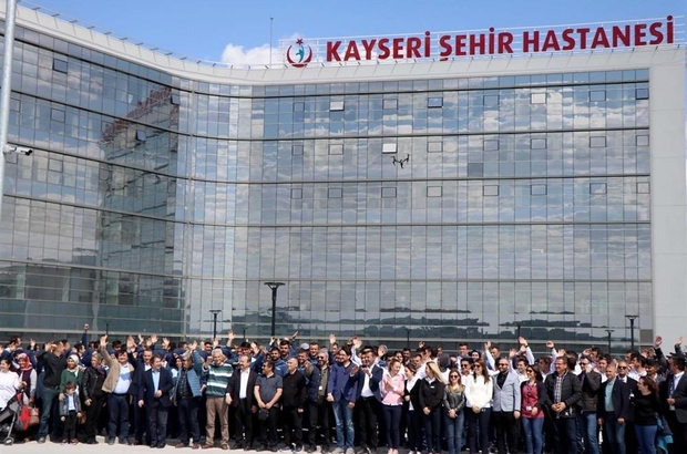 kayseri sehir hastanesi ne 1 gunde 21 bin hasta girisi oldu i l saglik muduru doc dr benli bu turkiye de bir hastanenin kabulunde gorulmemis bir rakam sehir hastanesi kayseri de bolgenin hastanesi olmayi basarmistir