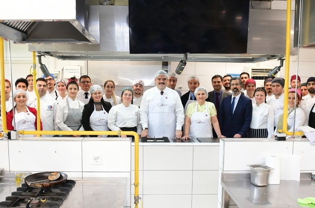 rektor prof dr comakli gastronomi ve mutfak sanatlari ogrencileriyle makarna yapti eskisehir haberleri