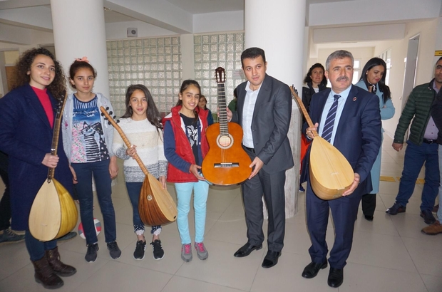 Gercüş'te öğrencilere spor ve müzik malzemesi yardımı ...