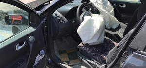 Otomobil kamyon ile çarpıştı: 5 yaralı