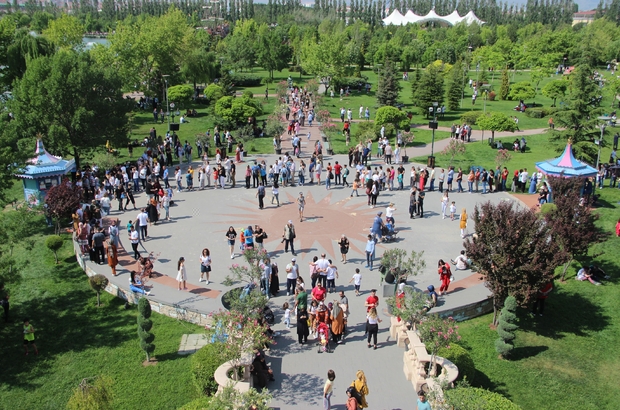 Bayram Tatilinde Bodrum U Cesme Yi Birakip Eskisehir E Geldiler Tatilciler Eskisehir E Akin Etti Sinem Ekinci Ziyaretci Sayimiz Bayram Zamanlarinda 2 Katina Cikiyor Buraya Yogun Bir Ilgi Var Eskisehir Haberleri