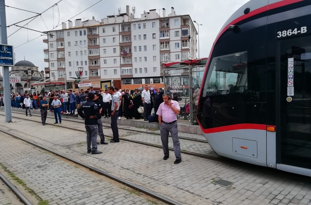 kayseri de tramvayin altinda kalan bir kisi yaralandi kayseri haberleri