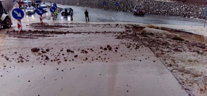 Burdur'da sağanak etkili oldu, köy yolları sular altında kaldı