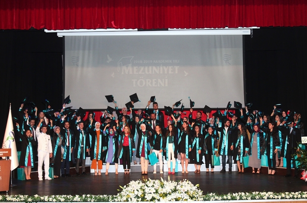 Recep Tayyip Erdogan Universitesi Nde Mezuniyet Coskusu Rize Haberleri