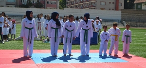 18 branşda açılan yaz spor okullarına 4 Bin 200 kişi başvuru yapıldı.