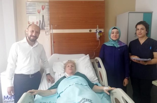 bu ameliyat dunyada 17 turkiye de ise 2 kez gerceklesti melikgazi hastanesi genel cerrahi uzmani dr fatih mutlu boyle bir ameliyati kanamasiz ve basarili bir sekilde bitirdigimiz icin mutluyuz kayseri haberleri