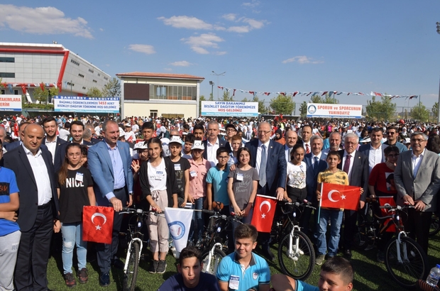 Şahinbey'de başarılı 1453 öğrenciye bisiklet ödülü