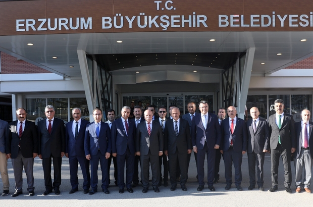 Bakan Turhan dan Büyükşehir e ziyaret