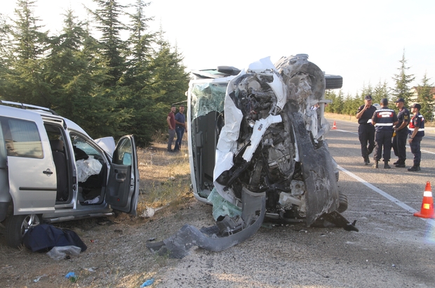 Eskişehir'de feci kaza 2 ölü 2 yaralı Kamyonet ile hafif