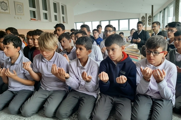 Ogrencilerden Askere Fetih Sureli Destek Ogrenciler Baris Pinari Harekatina Katilan Mehmetciklere Dua Etti Bilecik Haberleri