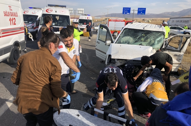 Konya Da Iki Kamyonet Carpisti 8 Yarali Konya Haberleri