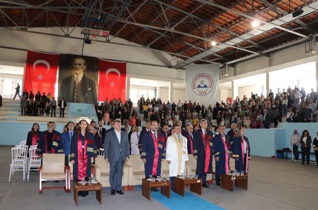 eru tip fakultesinde 310 ogrenci beyaz onluklerini giydi eru rektoru prof dr mustafa calis ogrencilerimizi en iyi sekilde yetistirecegiz kayseri tabip odasi baskani prof dr huseyin per hepiniz birer turk bayragisiniz bayragi